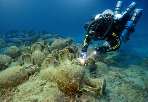 Roman shipwreck off coast of Sicilian town Aci Trezza 