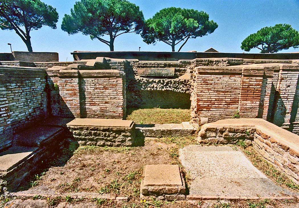 tombe23 02