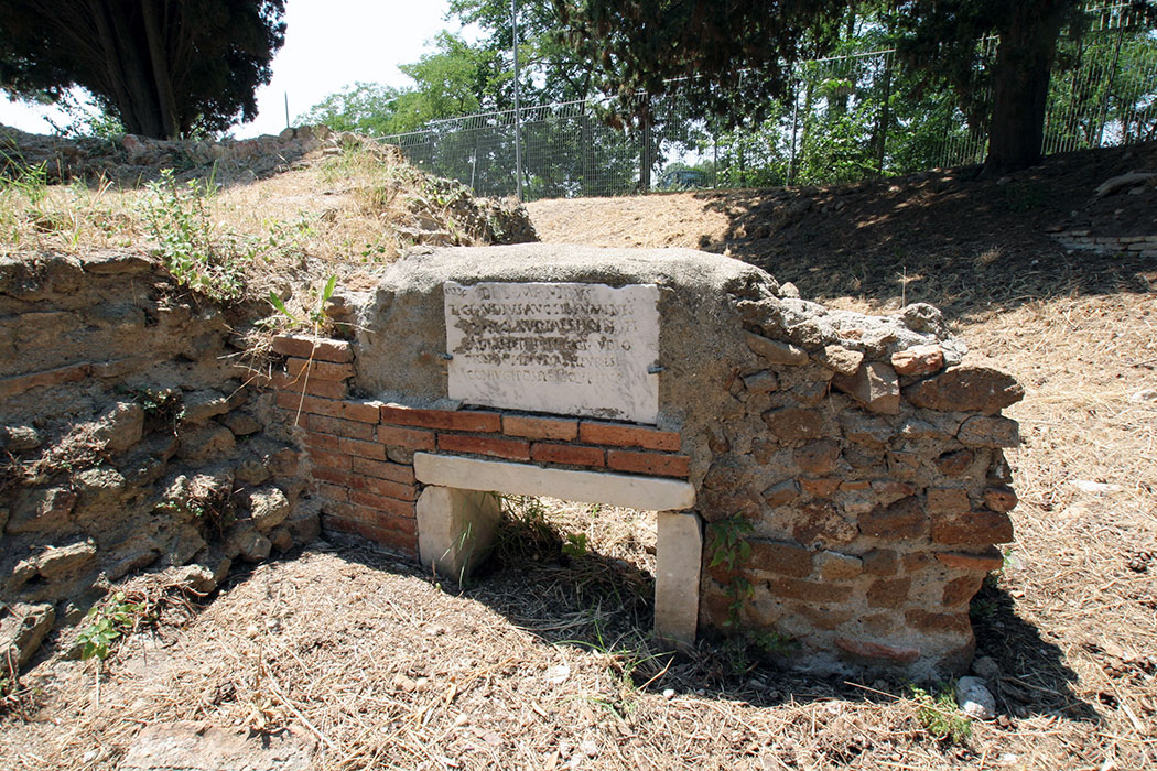 tombe45 01