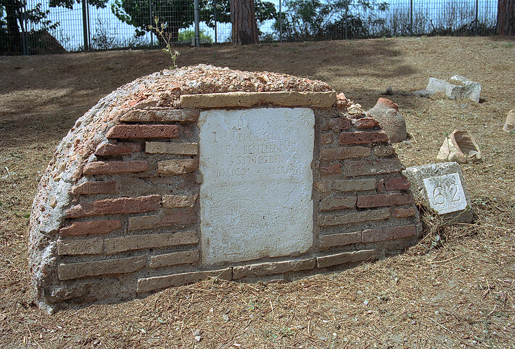 tombe62 01