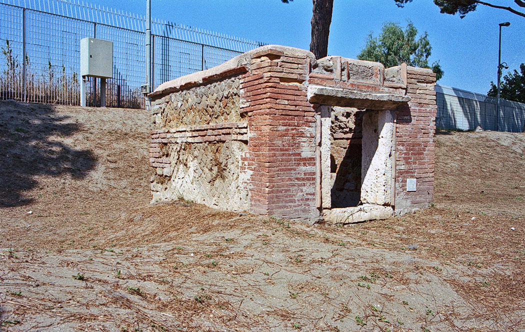 tombe64 01