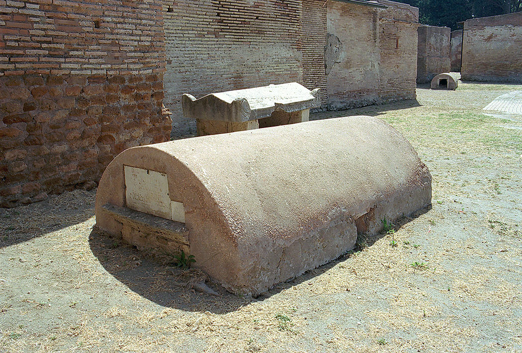 tombe74 02