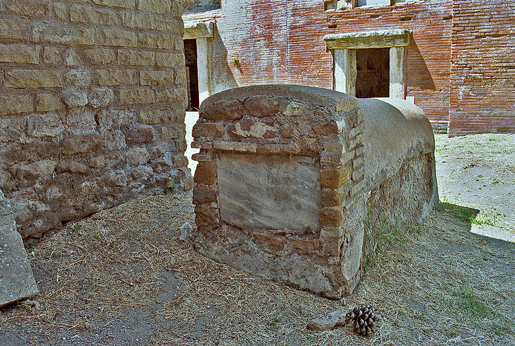 tombe74 02