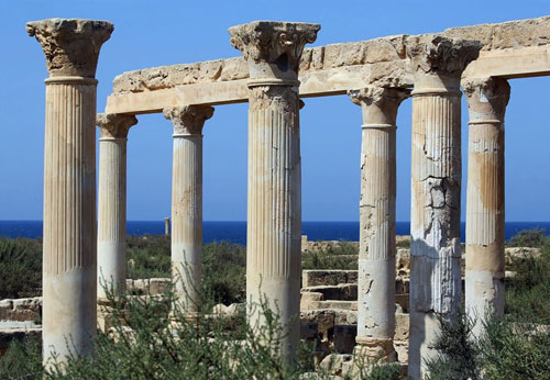 Porto Romano come un parco divertimenti per i bambini (Inglese)