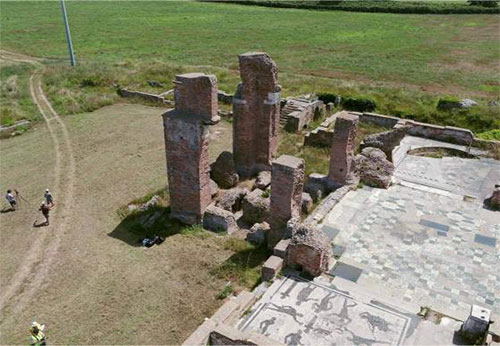 Die größte Basilika von Ostia (Englisch)